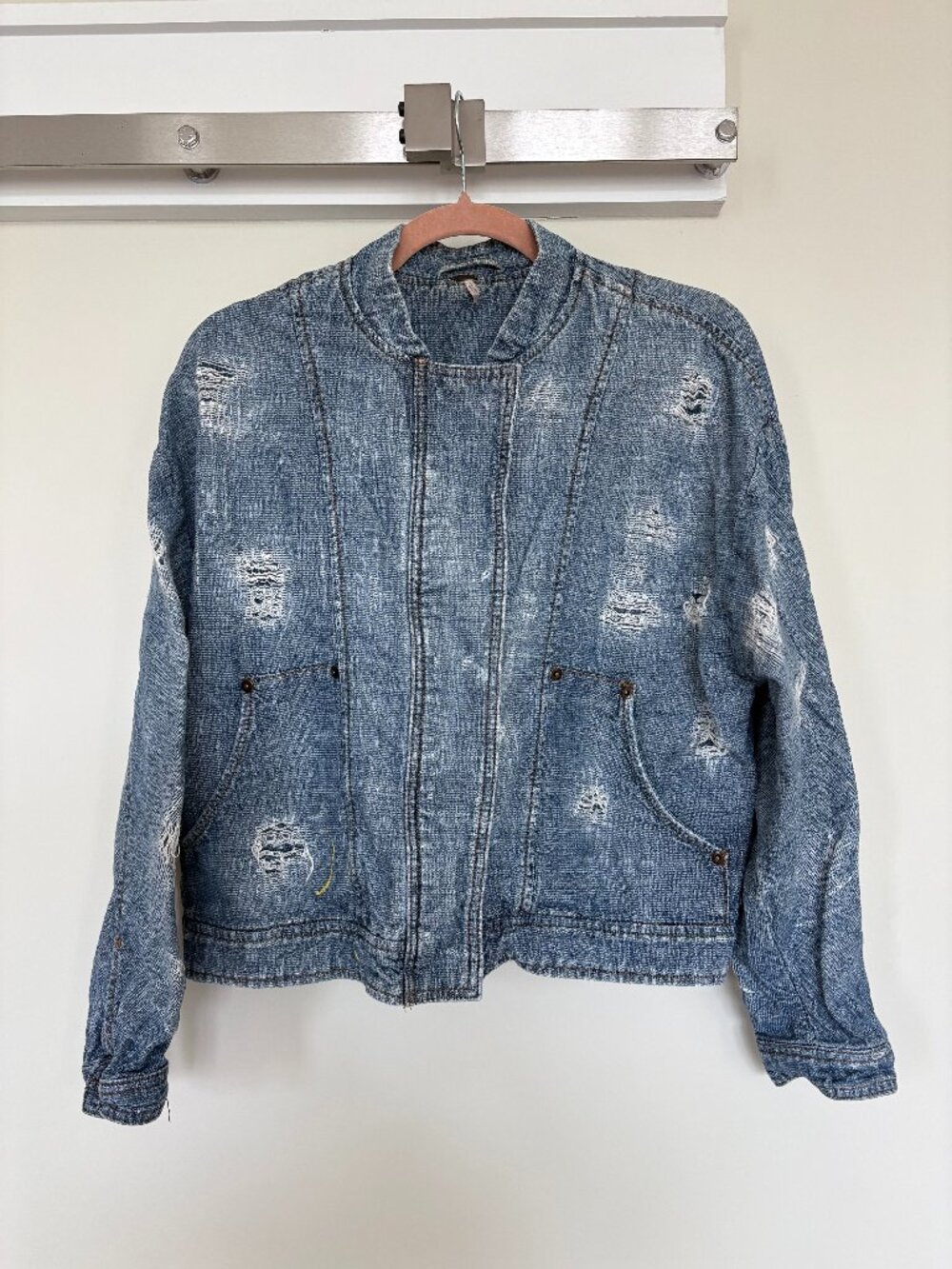 FREE PEOPLE Distressed Denim Jacket 100% Cotton Cropped Zip Up Jacket